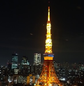夜は次男（僕）と合流して東京タワーが 間近で見えるホテルでお食事♪ そして、僕は飲みすぎて久しぶりに 酔っぱらいました（笑）